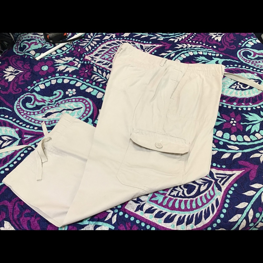 🌷LIZ CLAIBORNE LIGHT TAN CAPRIS sz16